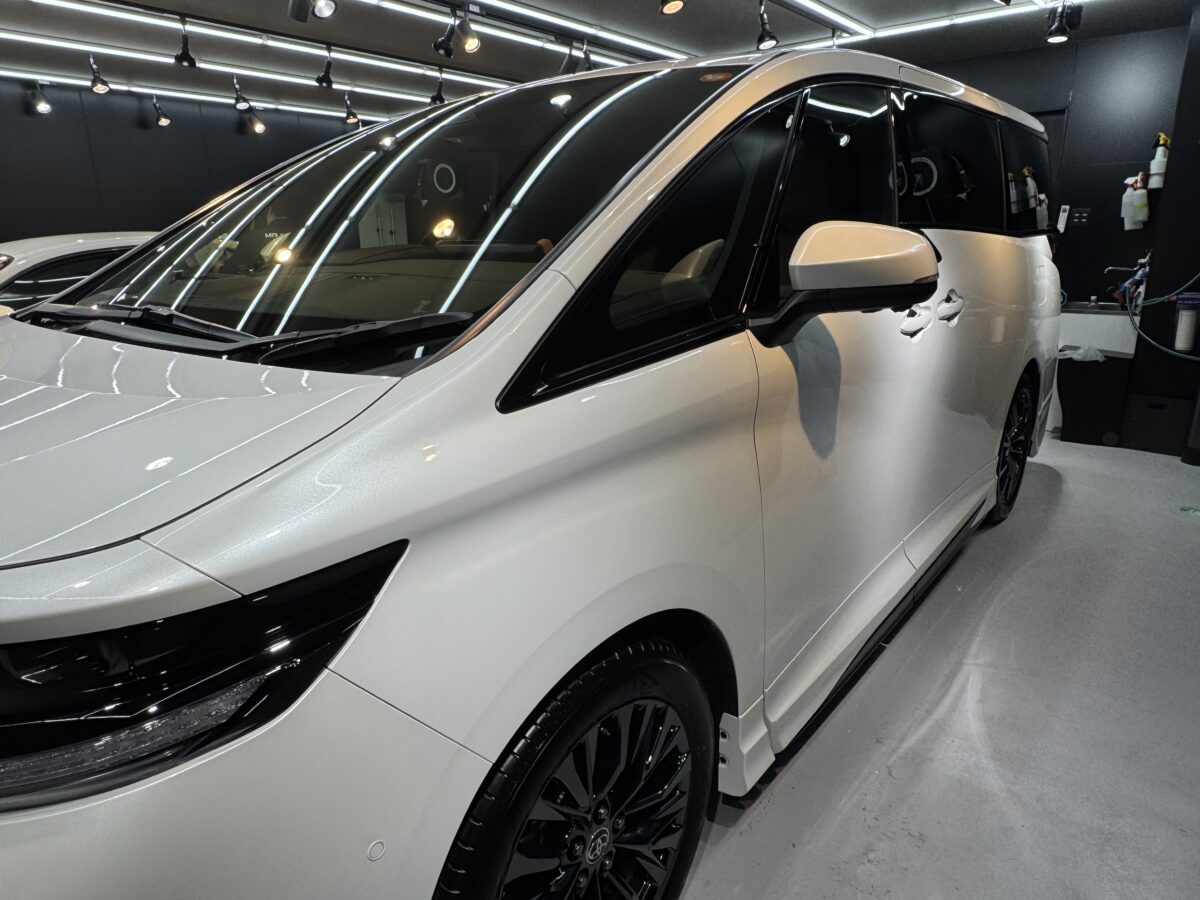 新型トヨタ 40ヴェルファイアへセラミックコーティング二層の施工が完了