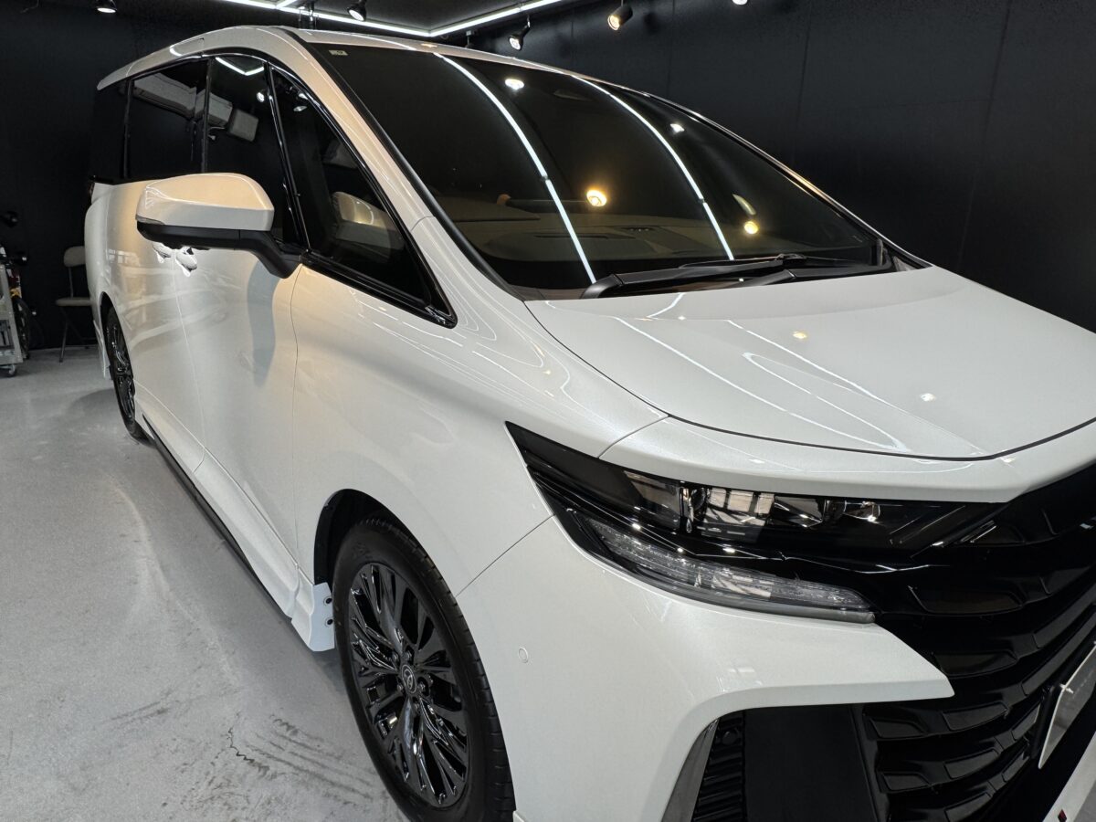 新型トヨタ 40ヴェルファイアへセラミックコーティング二層の施工が完了