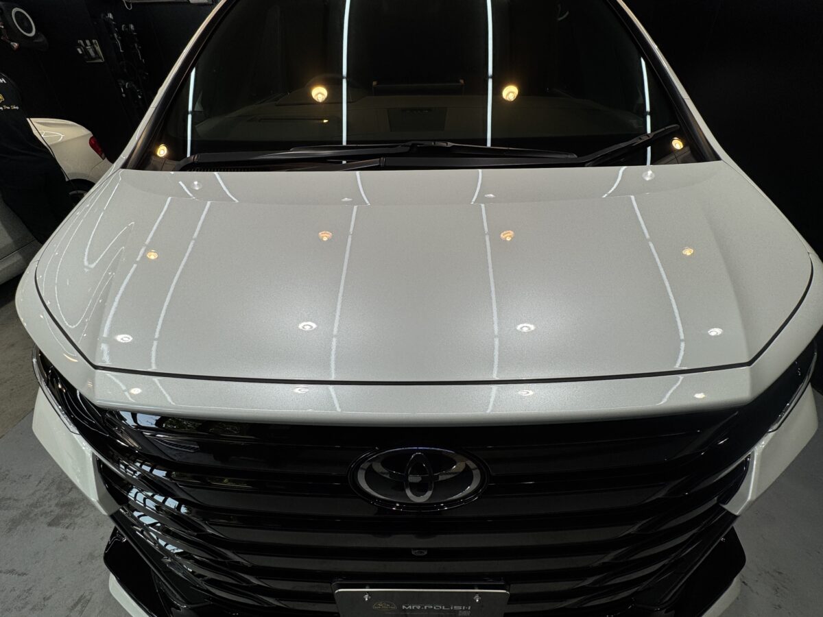 新型トヨタ 40ヴェルファイアへセラミックコーティング二層の施工が完了