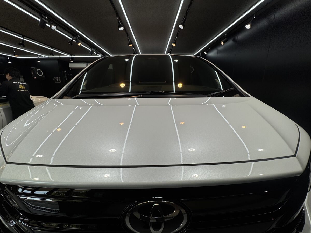 新型トヨタ 40ヴェルファイアへセラミックコーティング二層の施工が完了