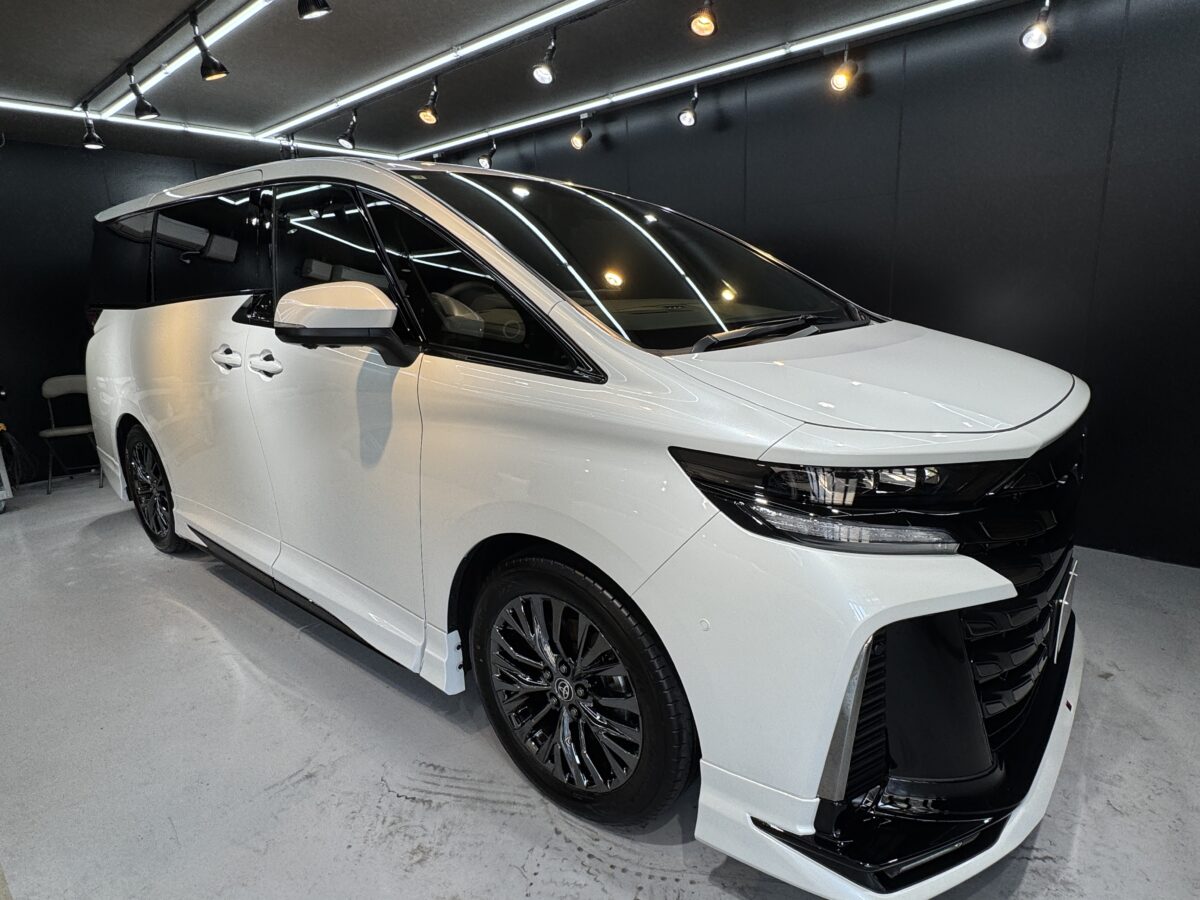 新型トヨタ 40ヴェルファイアへセラミックコーティング二層の施工が完了