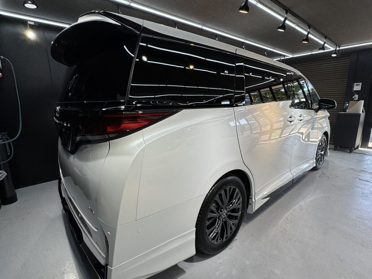 新型トヨタ 40ヴェルファイアへセラミックコーティング二層の施工が完了