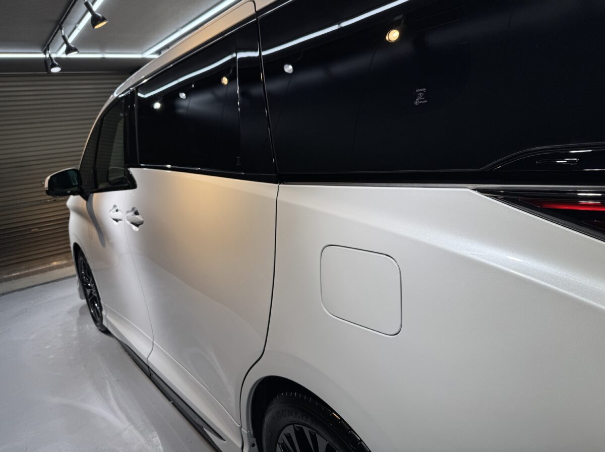 新型トヨタ 40ヴェルファイアへセラミックコーティング二層の施工が完了