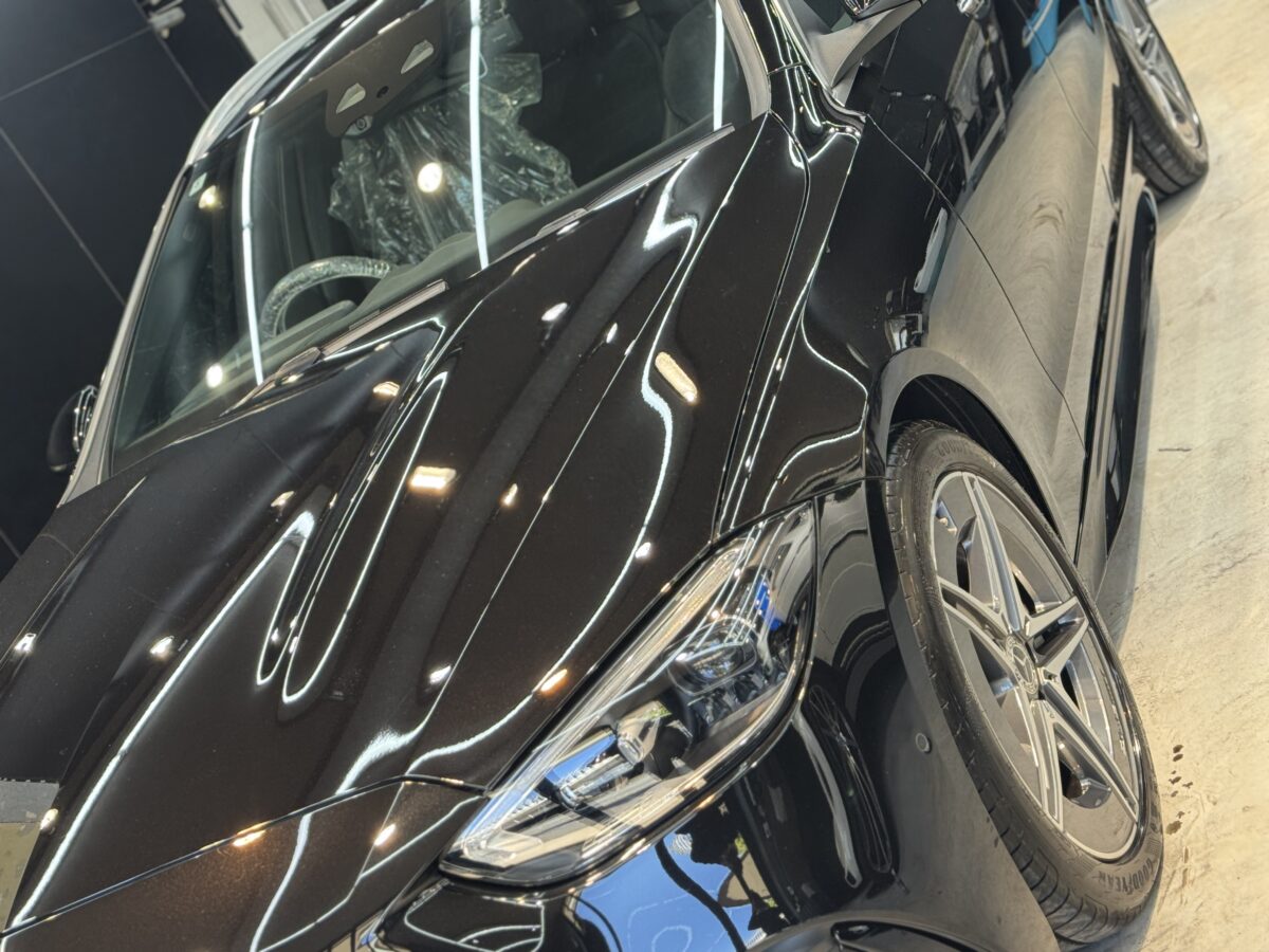 メルセデス・ベンツ Cクラスへのセラミックコーティング二層施工 完了