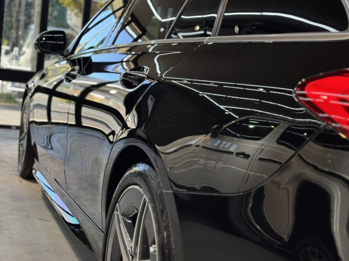 メルセデス・ベンツ Cクラスへのセラミックコーティング二層施工 完了