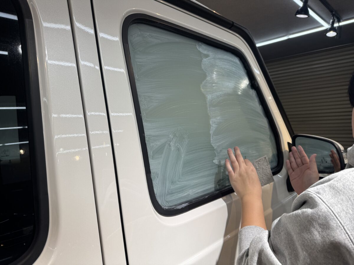 窓ガラス撥水加工と窓ガラス鱗（ウロコ）除去