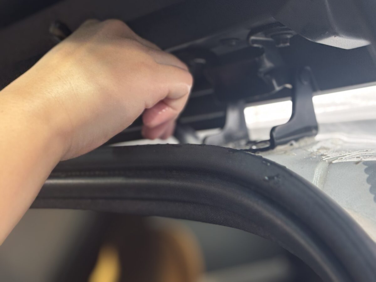 VOLVO XC40 コーティング前の下地処理工程