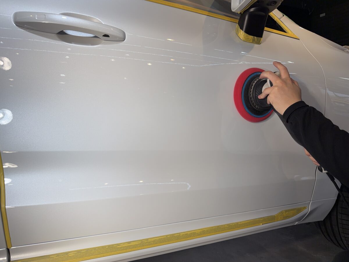 VOLVO XC40 パールホワイトの塗装研磨（ポリッシング）