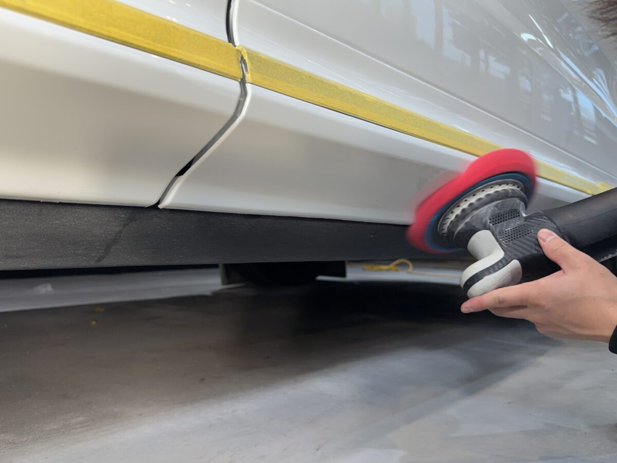 VOLVO XC40 パールホワイトの塗装研磨（ポリッシング）