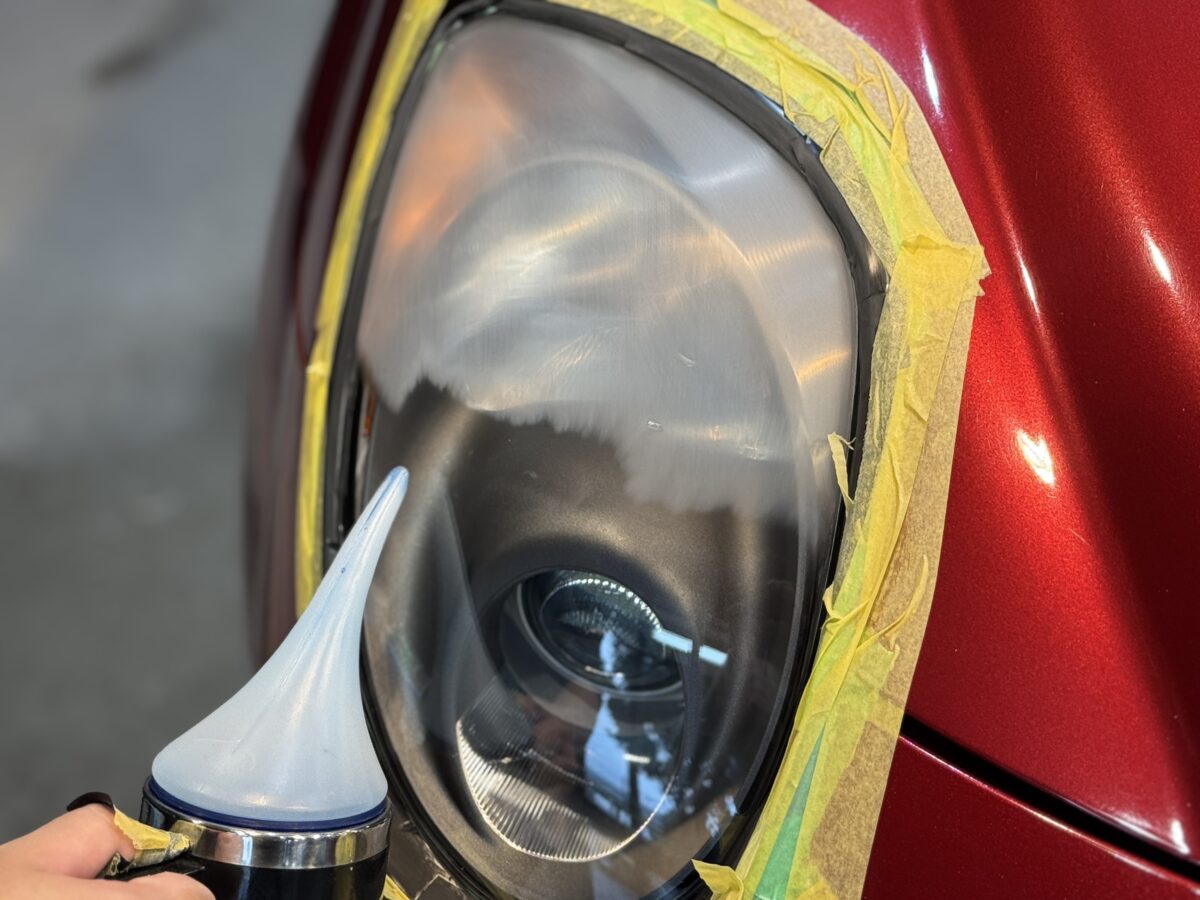 ヘッドライト研磨とスチーマー施工