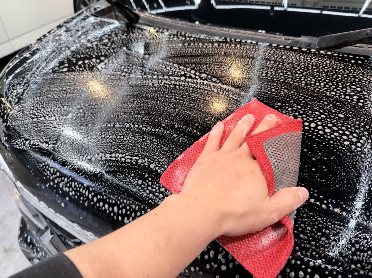 新型N-BOXの下地処理と細部洗浄