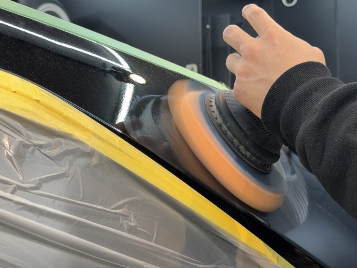 ソリッドブラック専用 塗装研磨(ポリッシング)工程