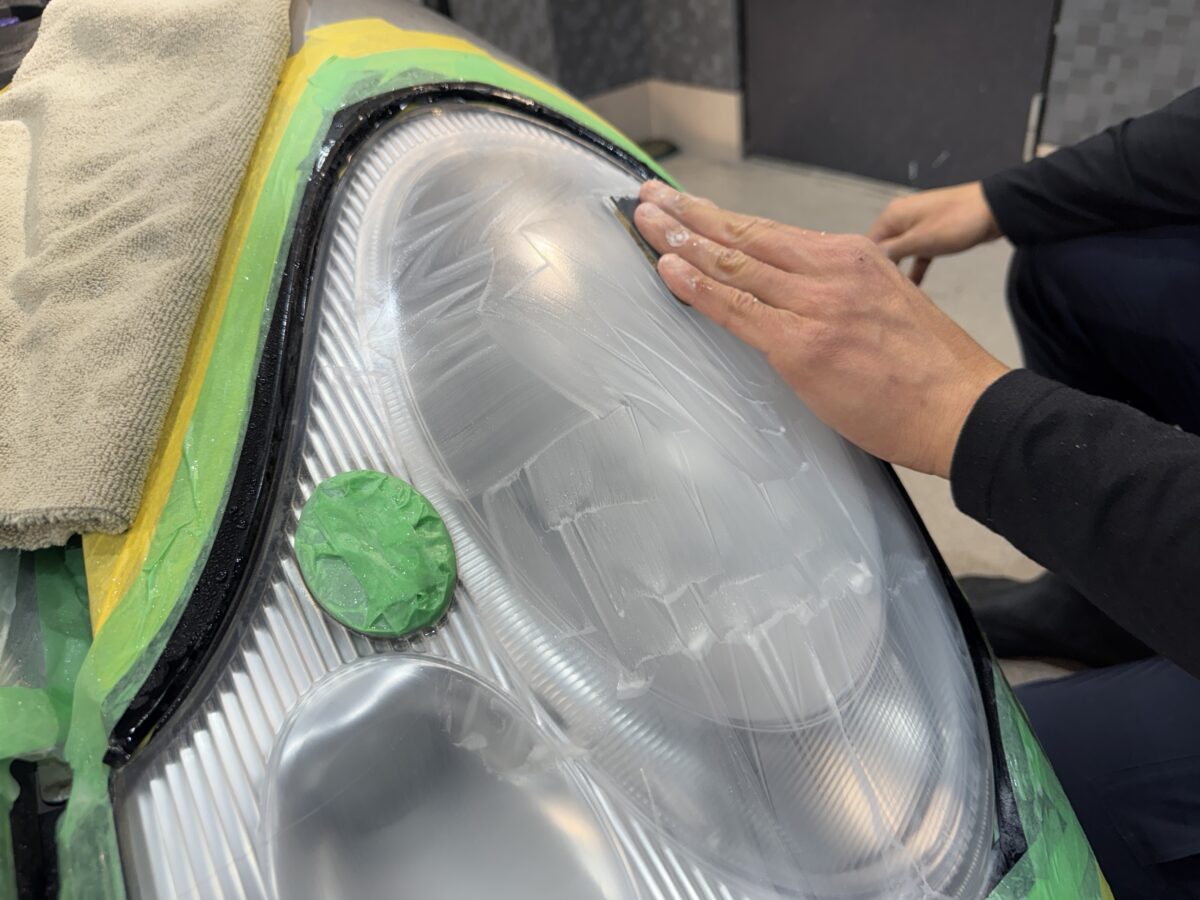 ヘッドライト研磨（下地処理）