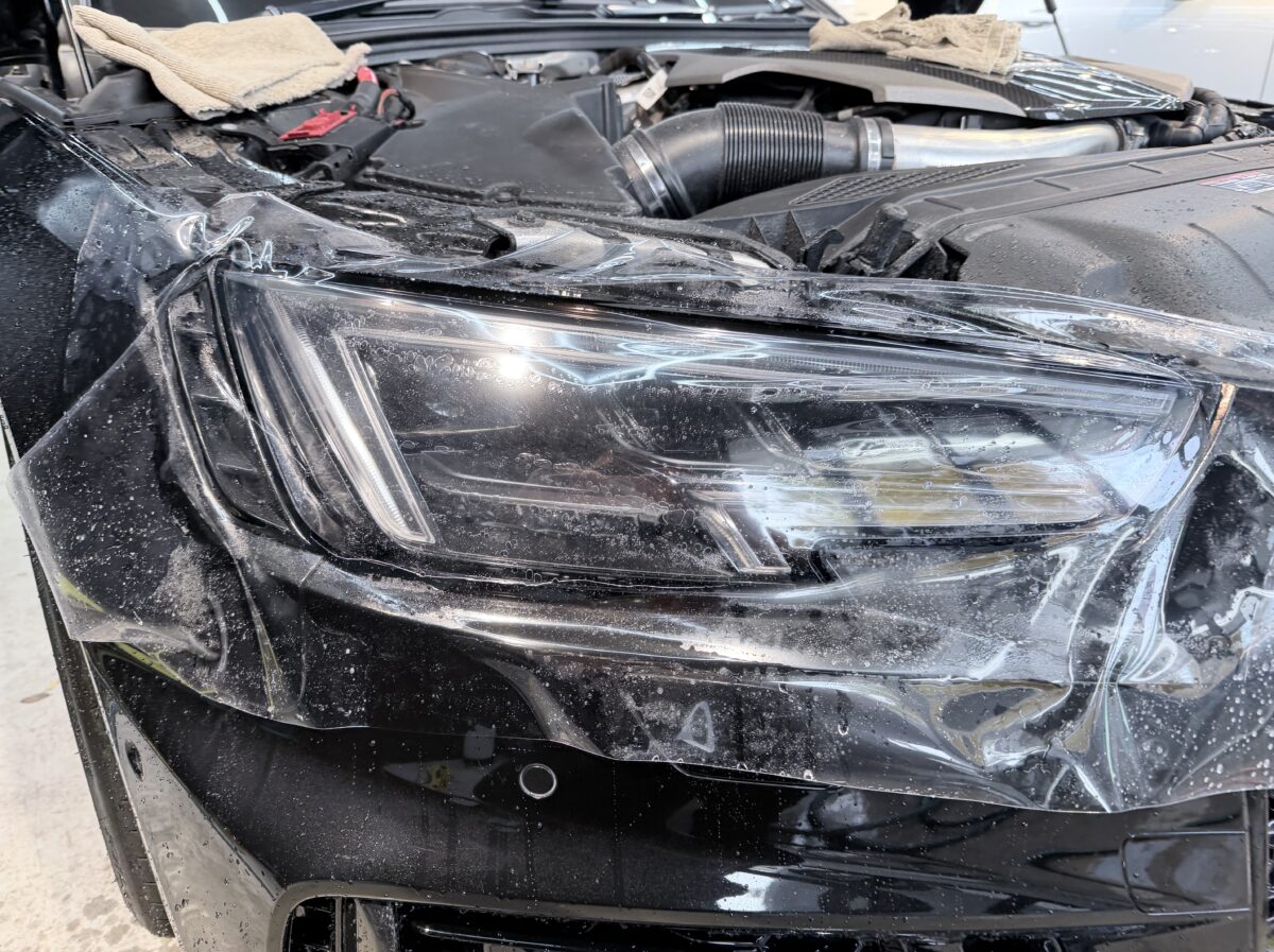 ヘッドライトプロテクションフィルムのインストール