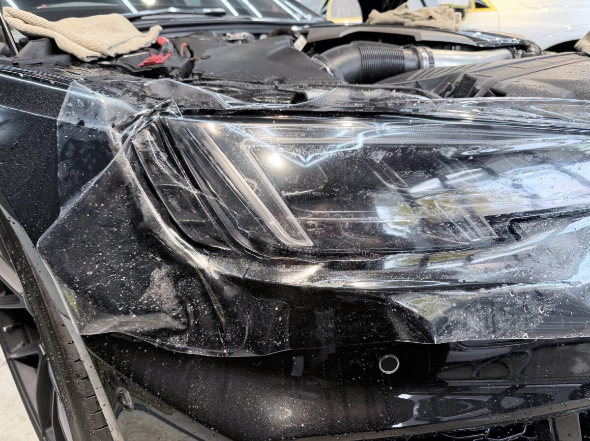 ヘッドライト研磨とヘッドライトスチーマーとヘッドライトプロテクションフィルム