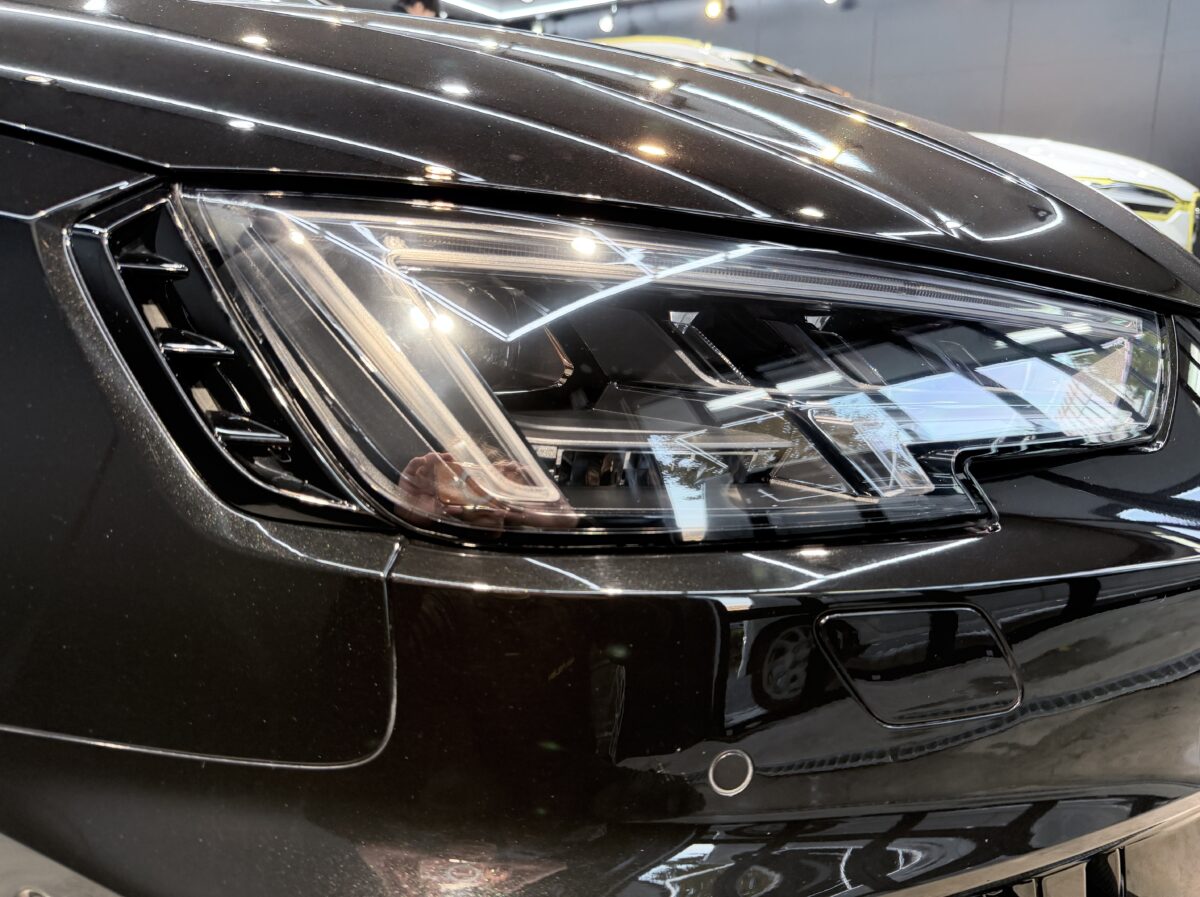 アウディ RS4 ヘッドライトリペア 施工完了