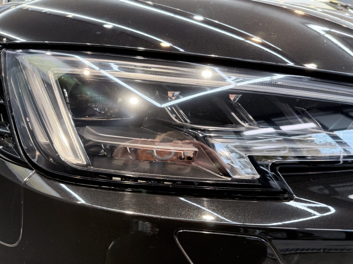 アウディ RS4 ヘッドライトリペア 施工完了