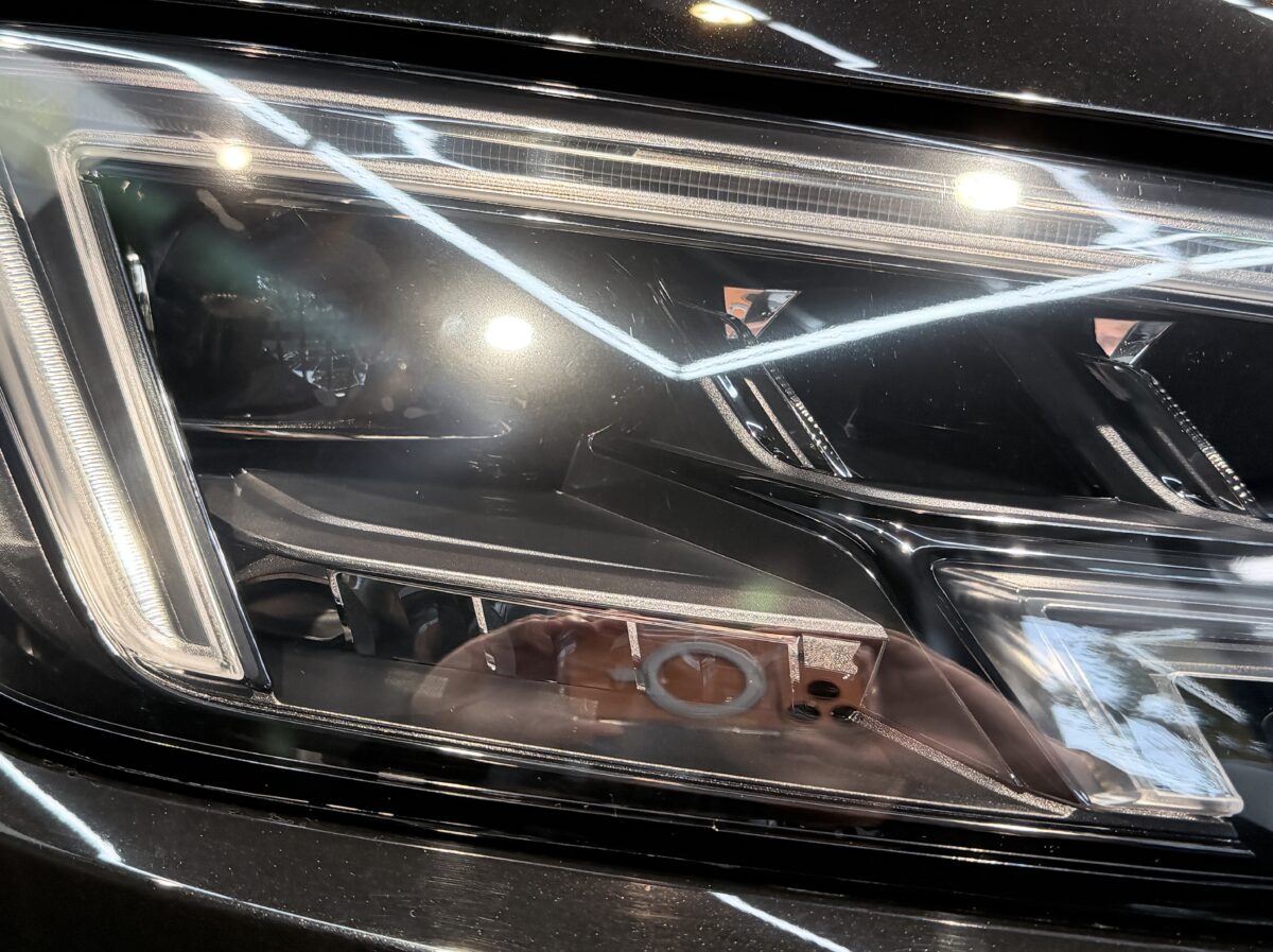 アウディ RS4 ヘッドライトリペア 施工完了