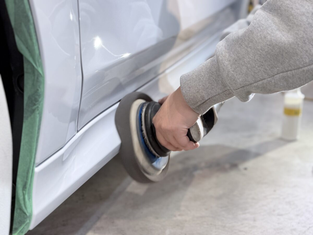 マスキングと研磨作業