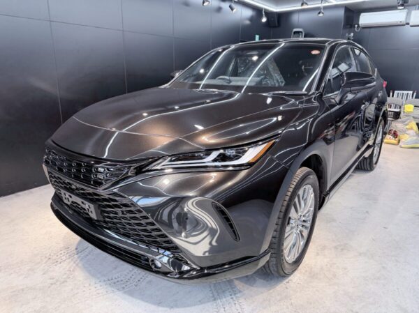 新型車トヨタ ハリアー 二層セラミックコーティング施工 ／ 神奈川県横浜市S様より