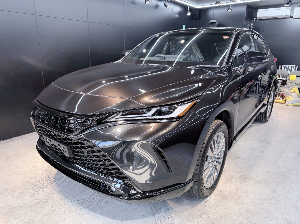 新型車トヨタ ハリアー 二層セラミックコーティング施工 ／ 神奈川県横浜市S様より