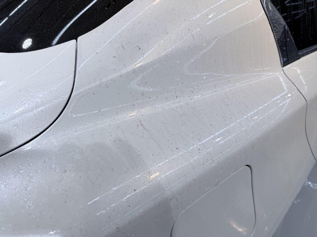 施工前の状態 ｜ 傷・鉄粉が全体に蓄積