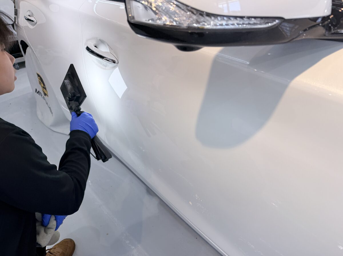 STEP3 ｜ SIXセラミックコーティング二層施工