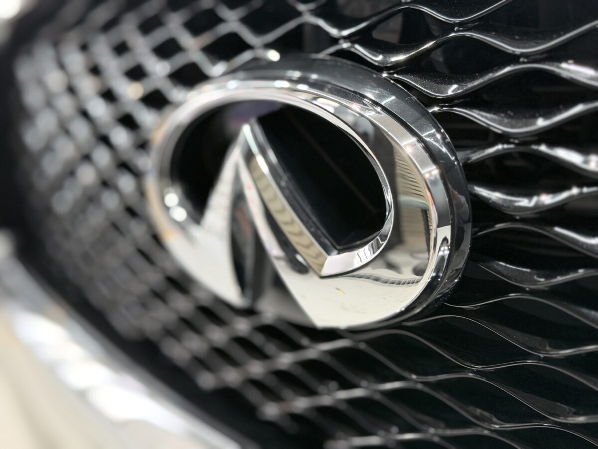 STEP3 ｜ SIXセラミックコーティング二層施工