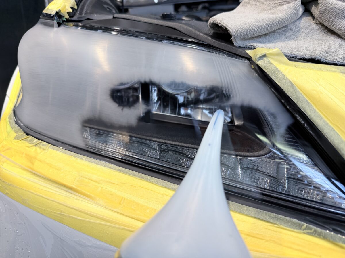 ヘッドライト研磨とヘッドライトスチーマー