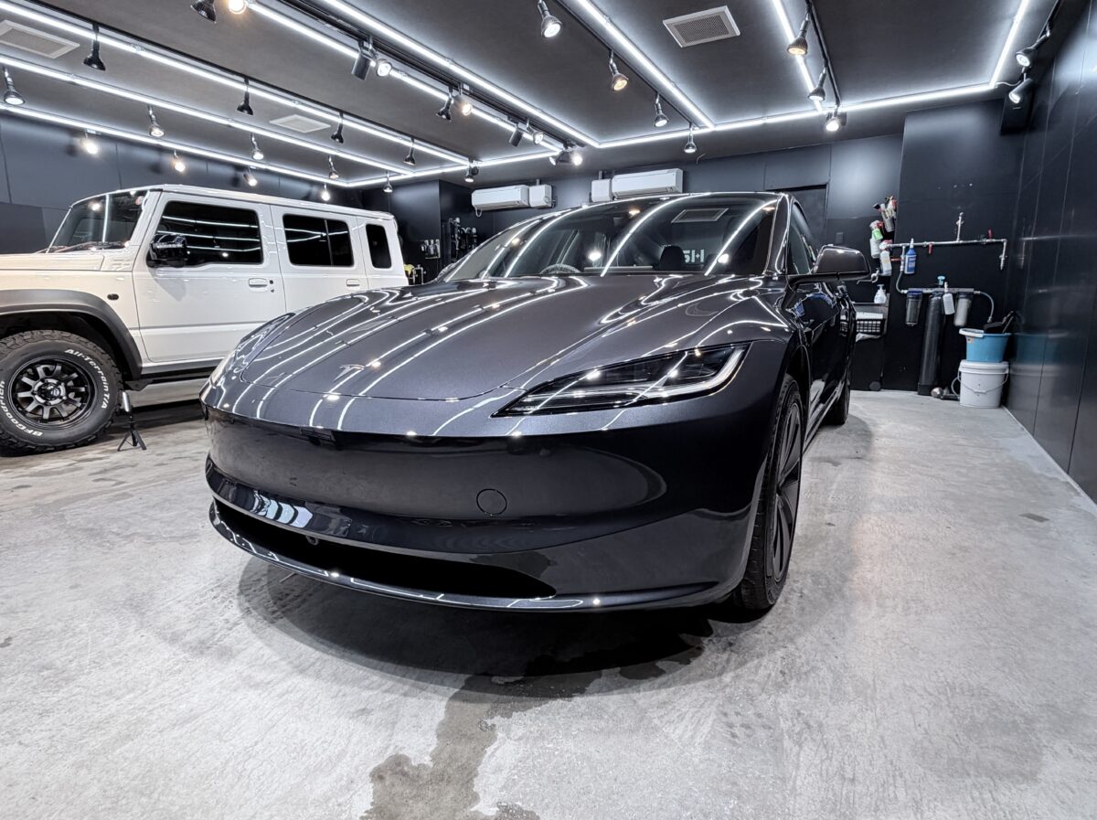 新車 テスラ モデル3（ステルスグレー）｜ガラスコーティング ＋ 窓ガラス撥水加工 施工事例 ／ 神奈川県横浜市磯子区U様より