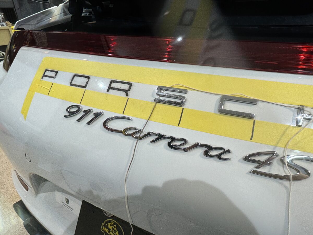 エンブレム脱着交換（マットブラックへ）