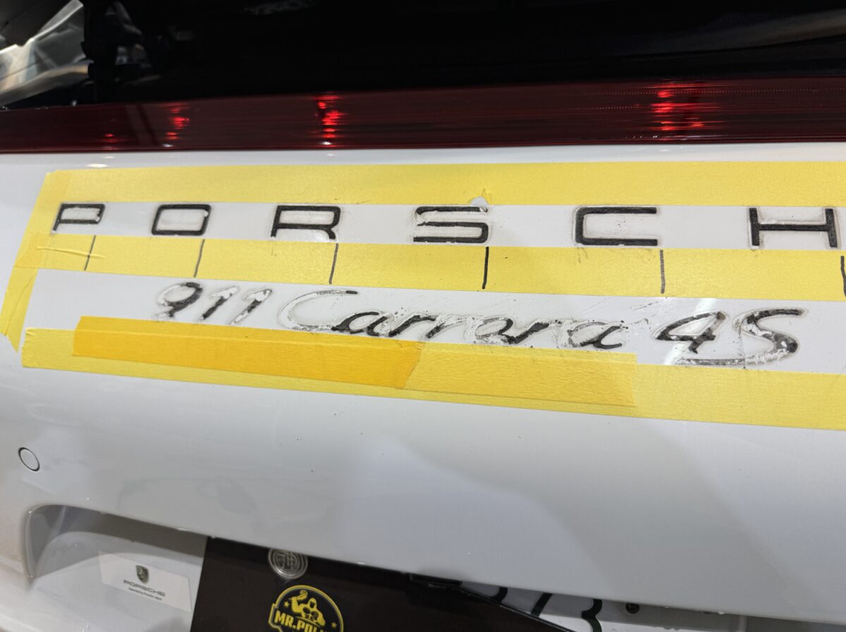 エンブレム脱着交換（マットブラックへ）