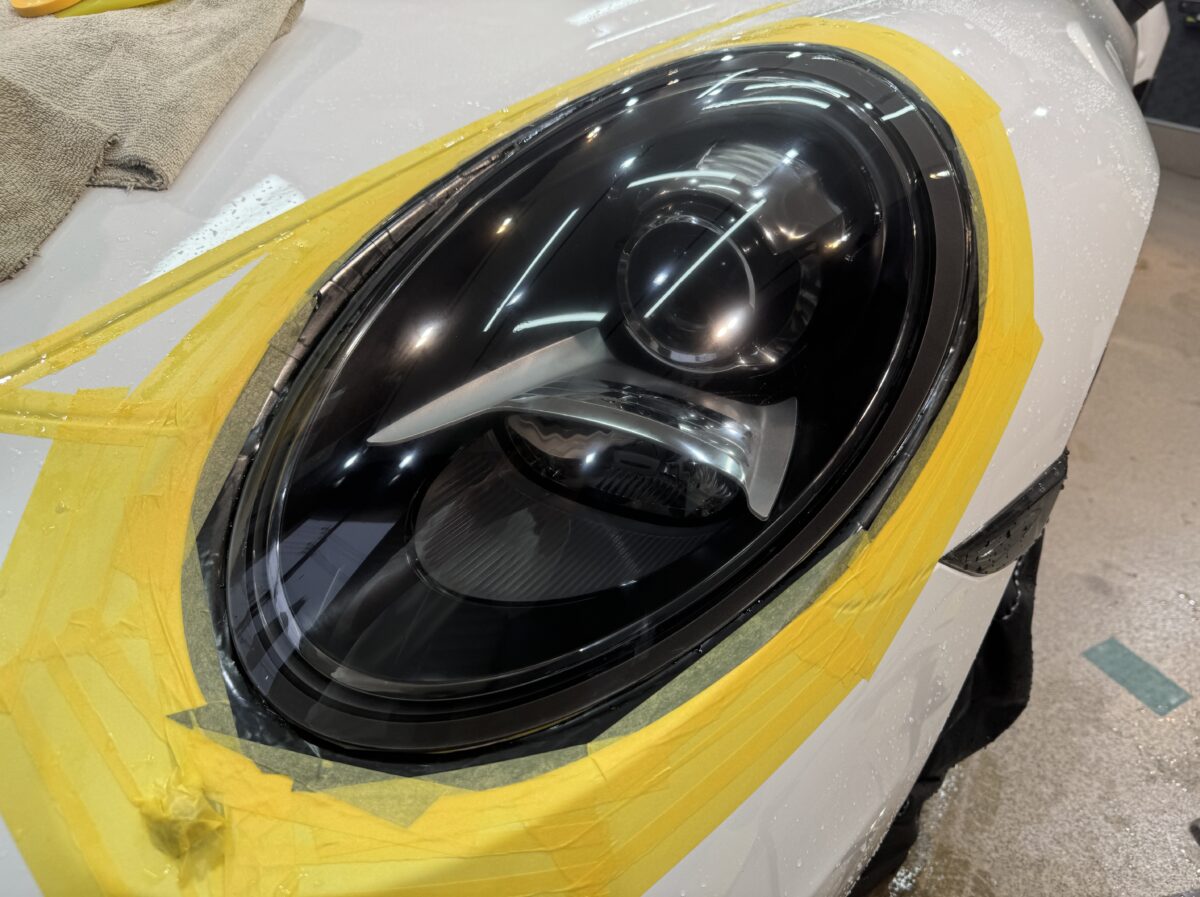 ヘッドライトプロテクションフィルム（スモーク）