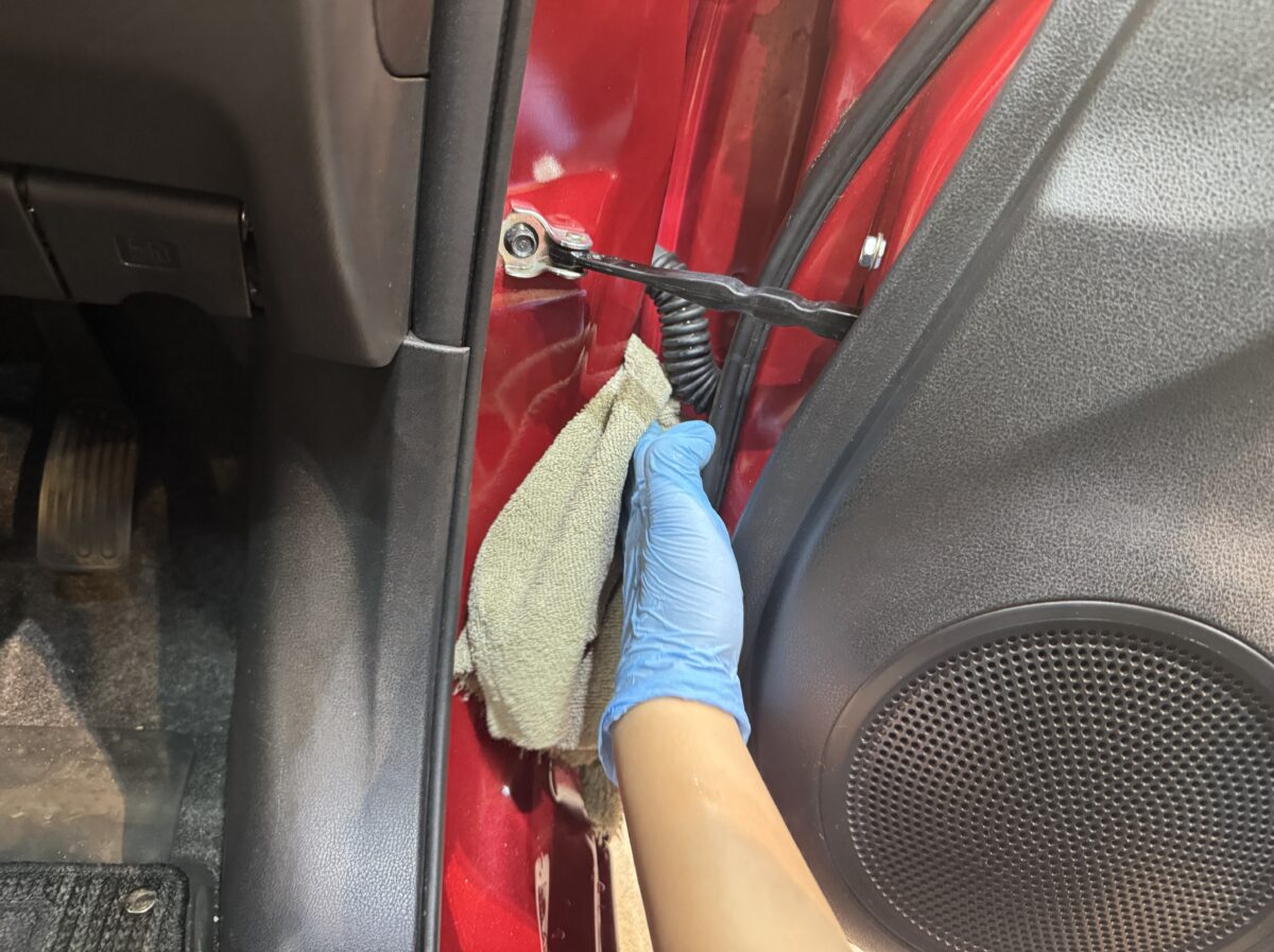 下地処理・細部洗浄工程