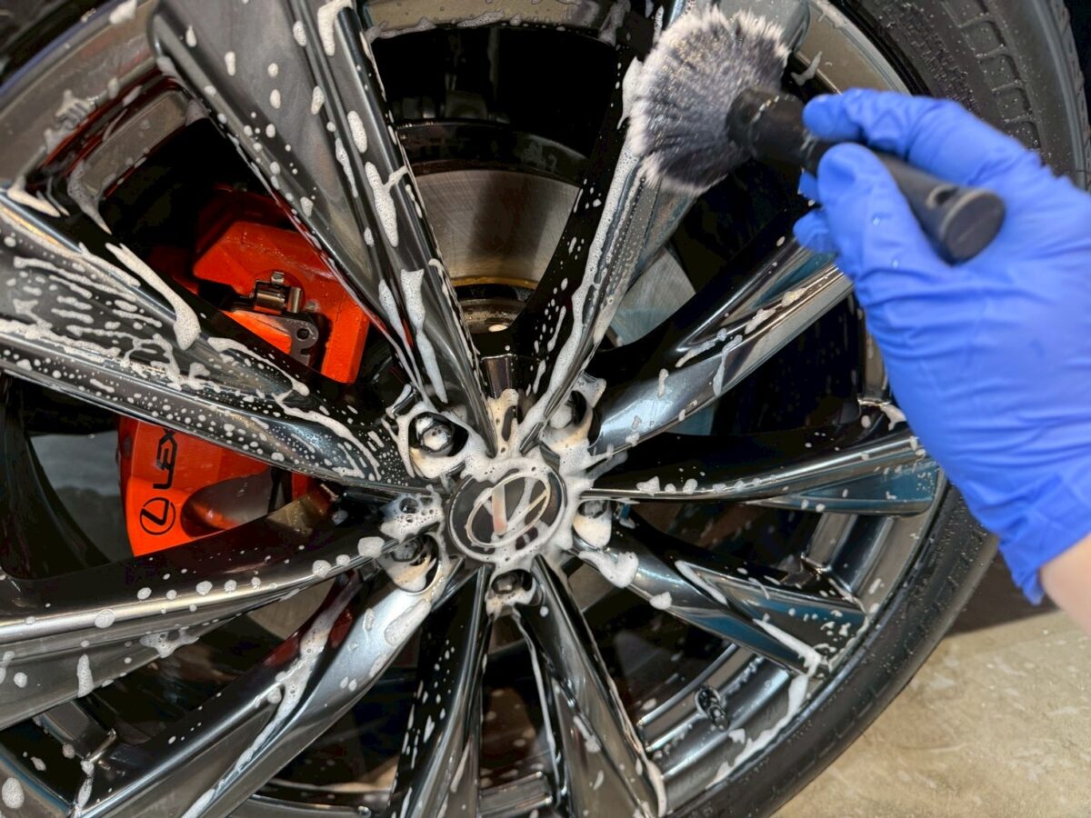 下地処理（洗車・鉄粉除去・磨き）