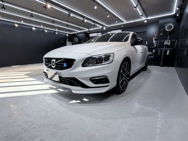 ボルボ V40（経年車・パールホワイト）｜鉄粉除去・研磨＋SIX セラミックコーティング 2層＋ホイール脱着コーティング ／ 神奈川県横浜市S様