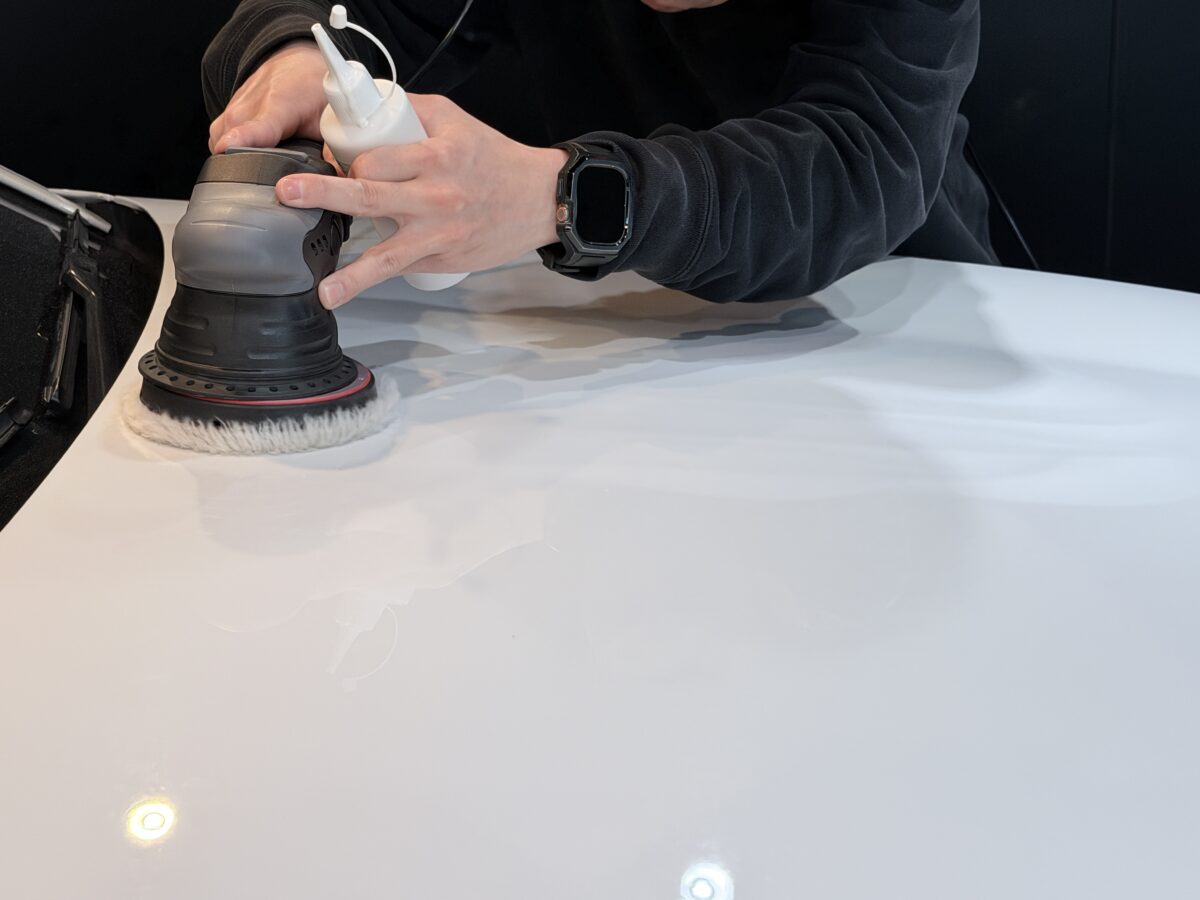 BMW 530iの研磨作業