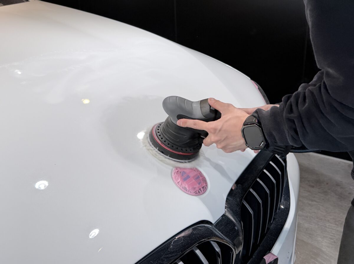BMW 530iの研磨作業