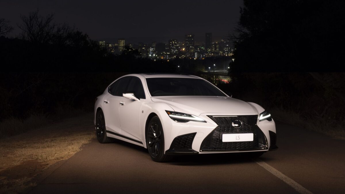 レクサスLSの特徴とフラッグシップセダン特有の施工ポイント