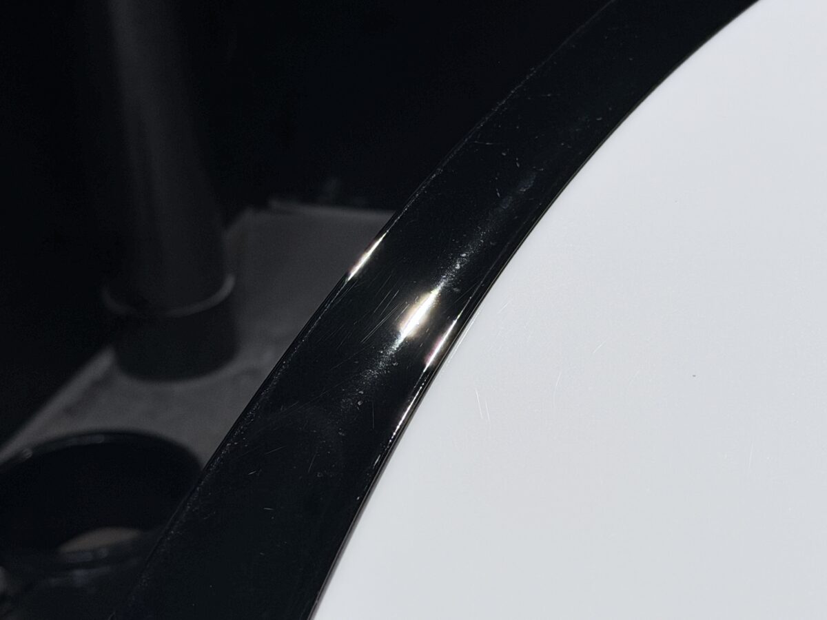 施工前の状態|黒外装パーツに洗車傷が多数