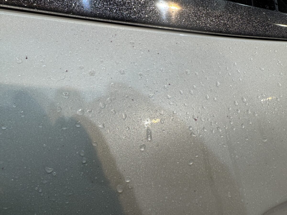 STEP 1｜細部洗浄・鉄粉除去・下地処理
