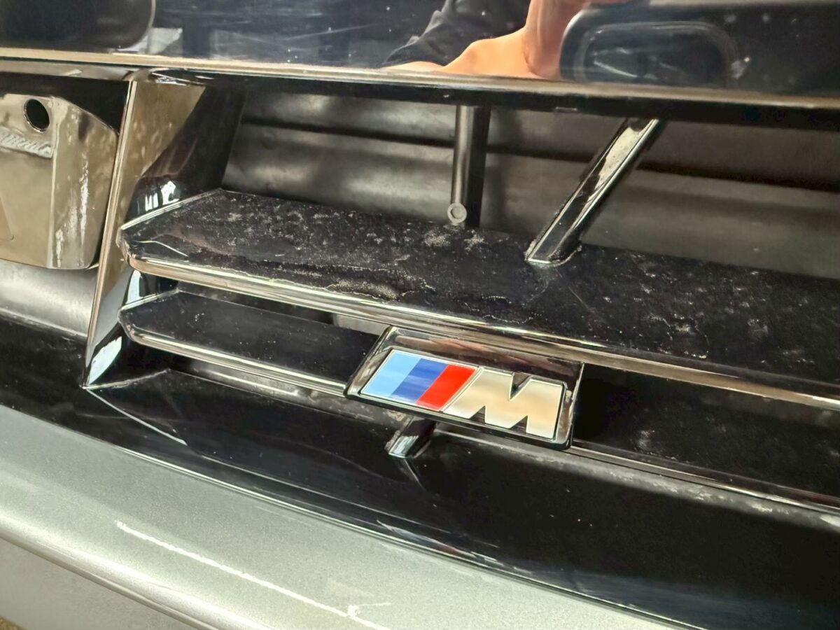 BMW M240の細部洗浄