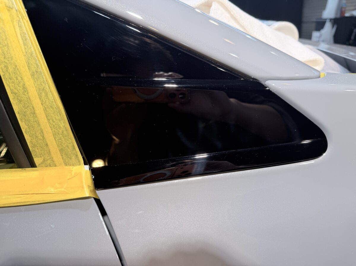 施工前の状態|新車なのにバフ目・チリ目が