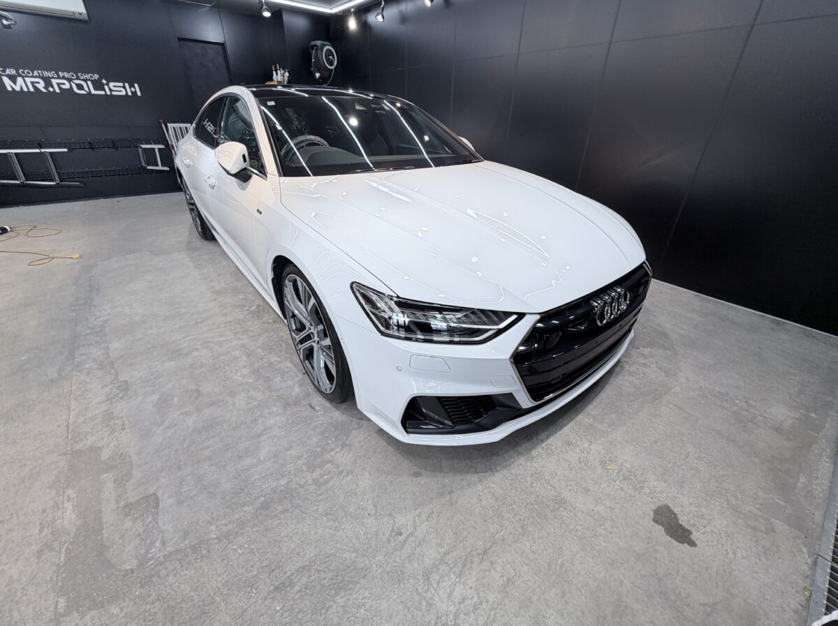 AUDI A7 セラミックコーティング二層の施工完了