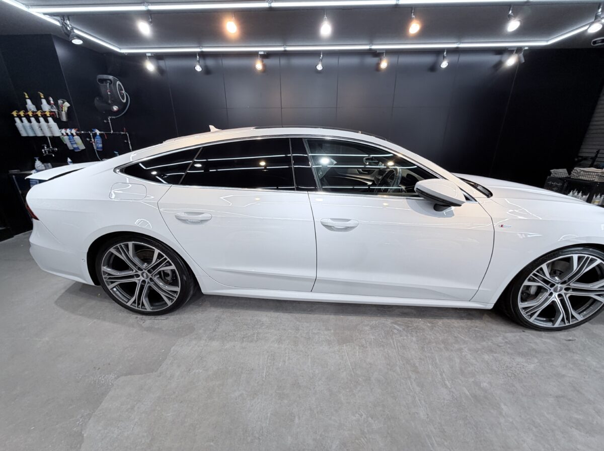 AUDI A7 セラミックコーティング二層の施工完了