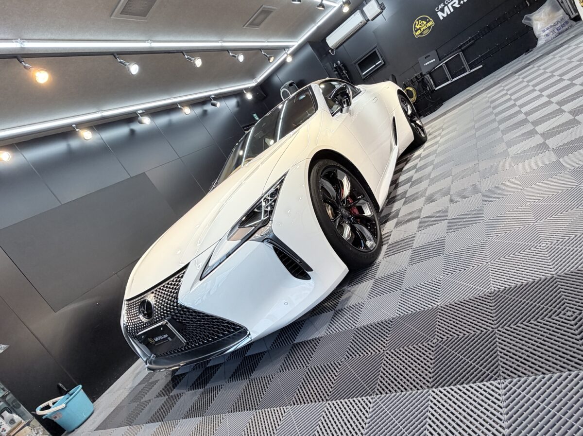 LEXUS LC500へのセラミックコーティング二層の施工完了|一緒に眺めた瞬間