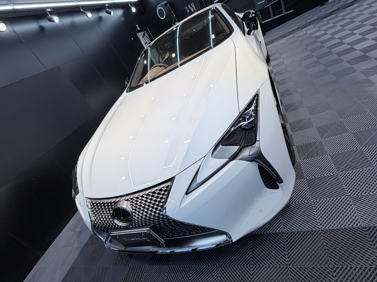 LEXUS LC500へのセラミックコーティング二層の施工完了|一緒に眺めた瞬間