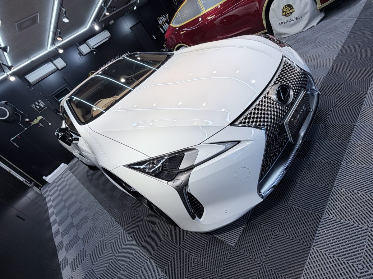 LEXUS LC500へのセラミックコーティング二層の施工完了|一緒に眺めた瞬間