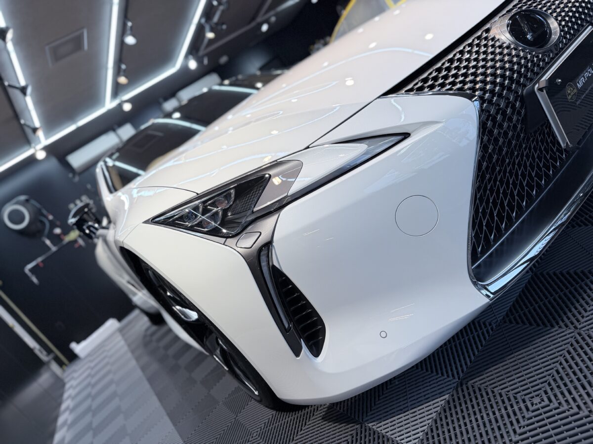 LEXUS LC500へのセラミックコーティング二層の施工完了|一緒に眺めた瞬間