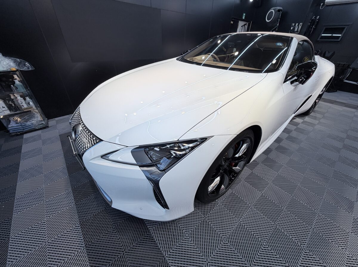 LEXUS LC500へのセラミックコーティング二層の施工完了|一緒に眺めた瞬間